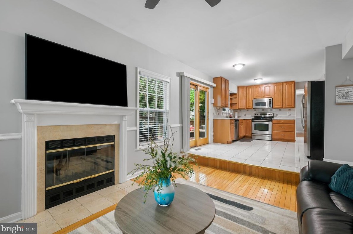 8404 Tea Rose Dr, Gaithersburg MD  20879-4651 exterior