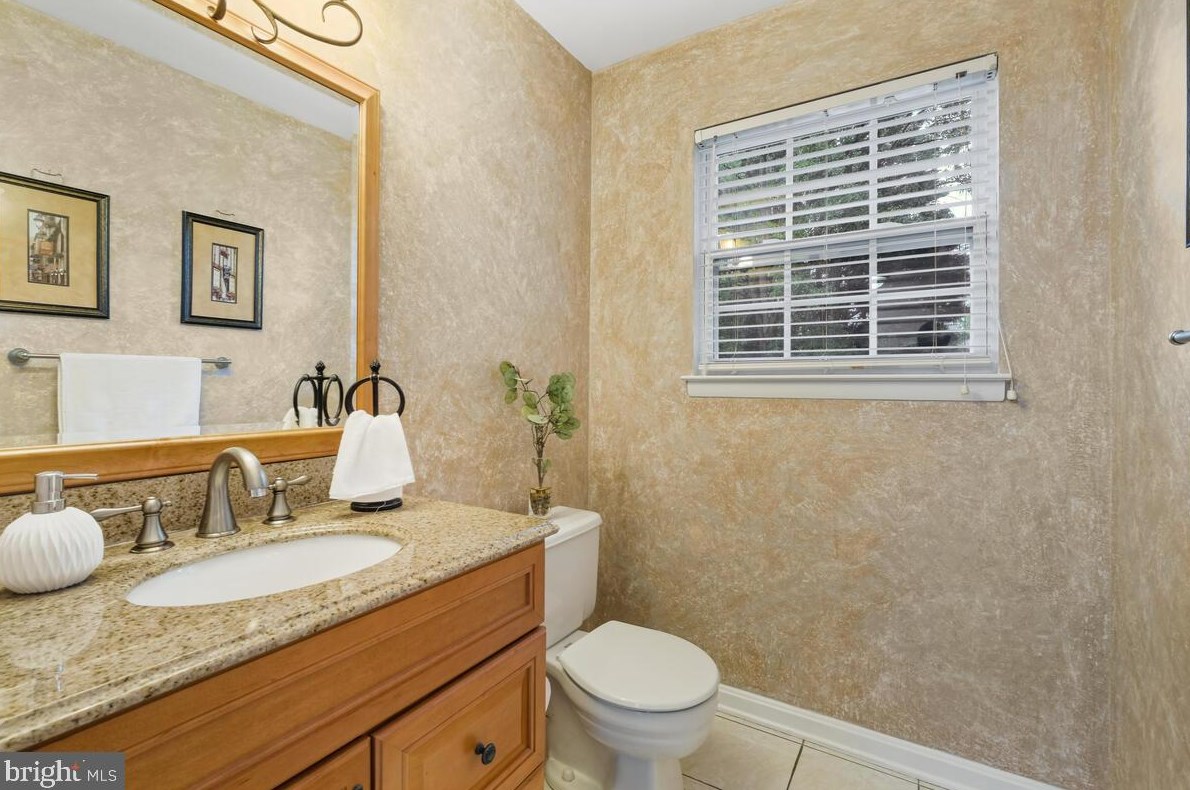 8404 Tea Rose Dr, Gaithersburg MD  20879-4651 exterior