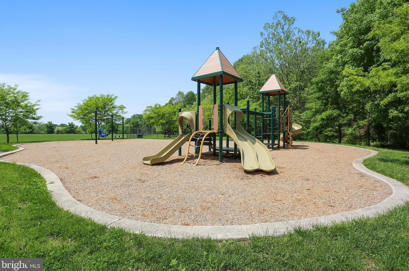 20813 Aspenwood Ln, Gaithersburg MD  20886-4067 exterior