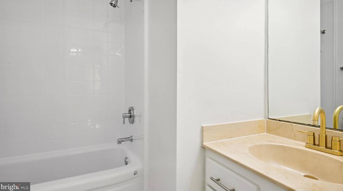 20813 Aspenwood Ln, Gaithersburg MD  20886-4067 exterior