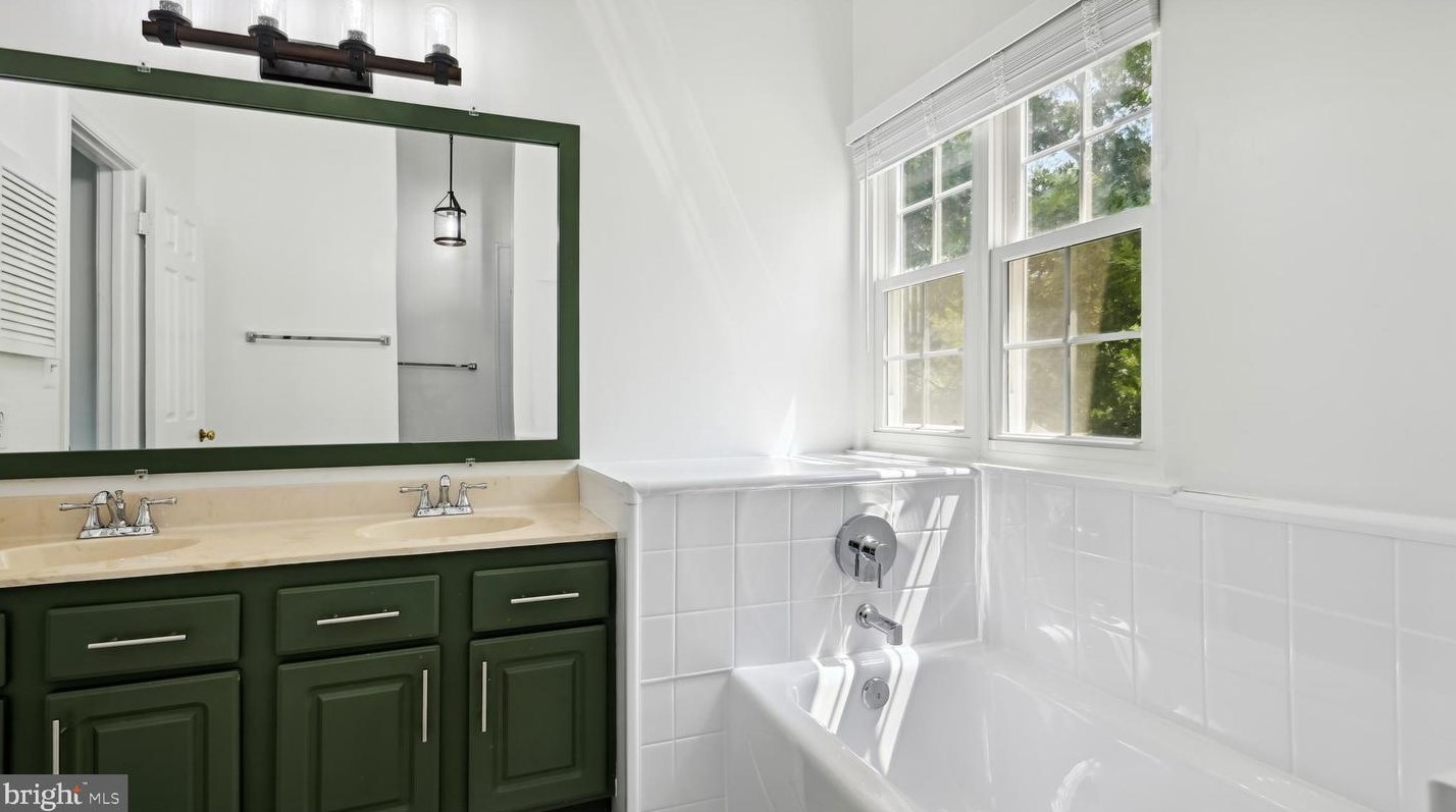 20813 Aspenwood Ln, Gaithersburg MD  20886-4067 exterior