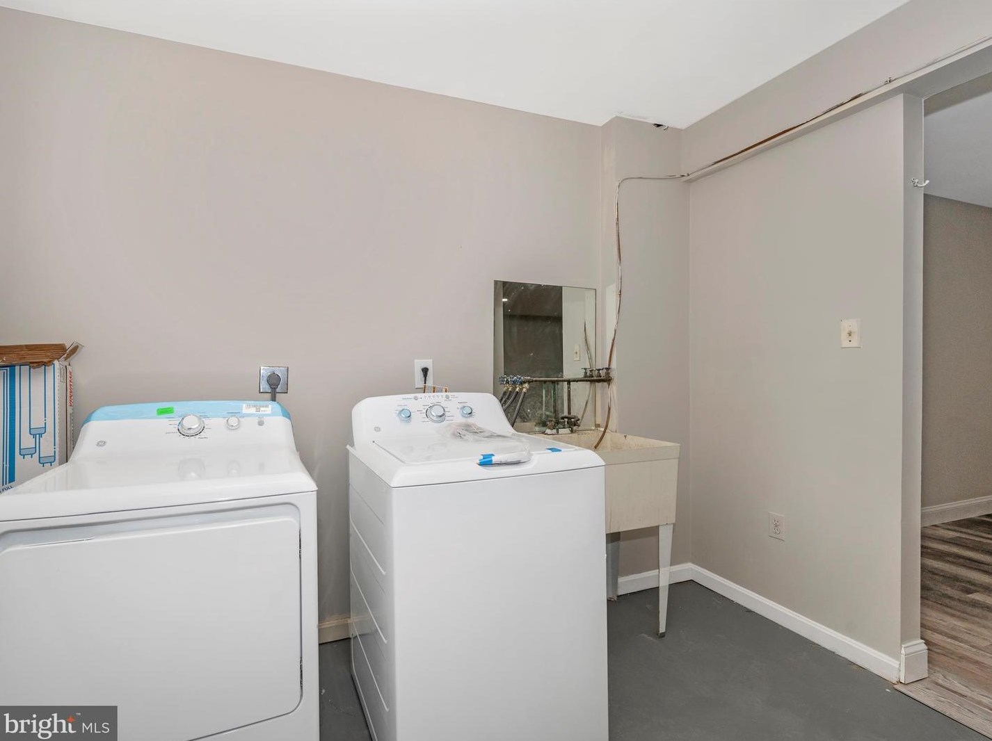 18601 Nuthatcher Ln, Gaithersburg MD  20879-1707 exterior