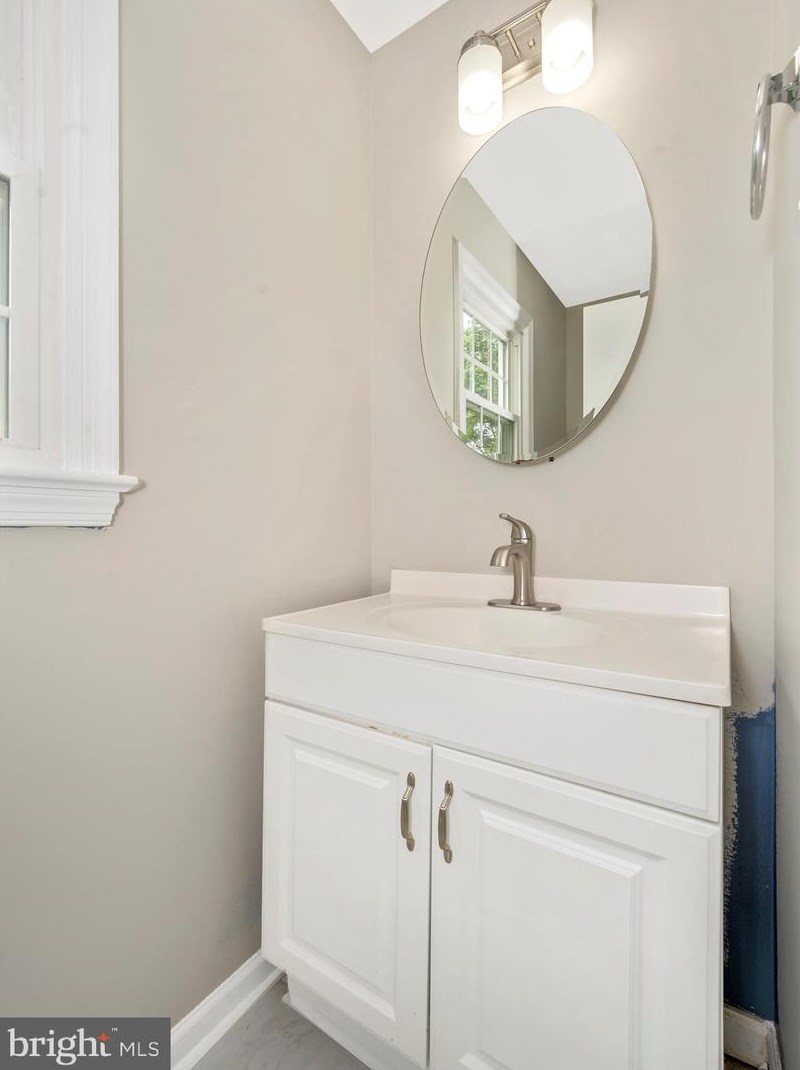 18601 Nuthatcher Ln, Gaithersburg MD  20879-1707 exterior