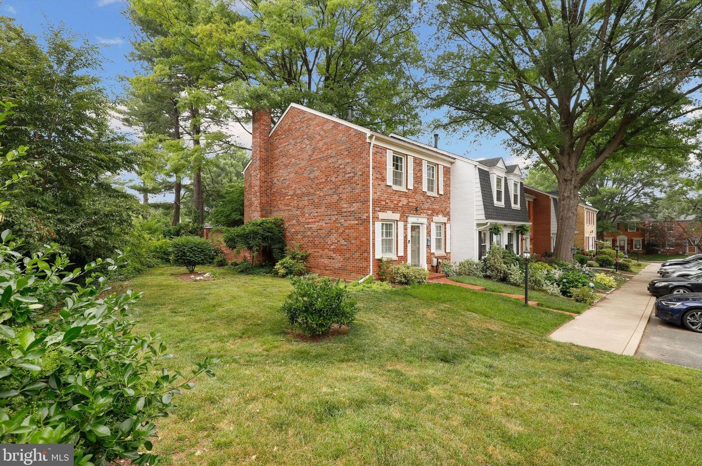 55 Longmeadow Dr, Gaithersburg MD  20878-1997 exterior