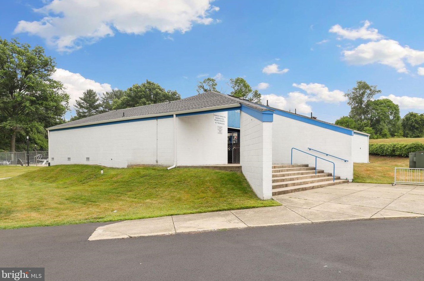 55 Longmeadow Dr, Gaithersburg MD  20878-1997 exterior