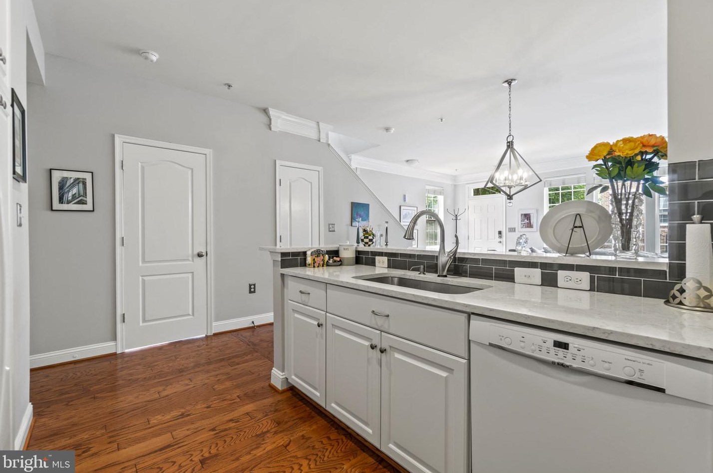 94 Chevy Chase St, Gaithersburg MD  20878-6520 exterior