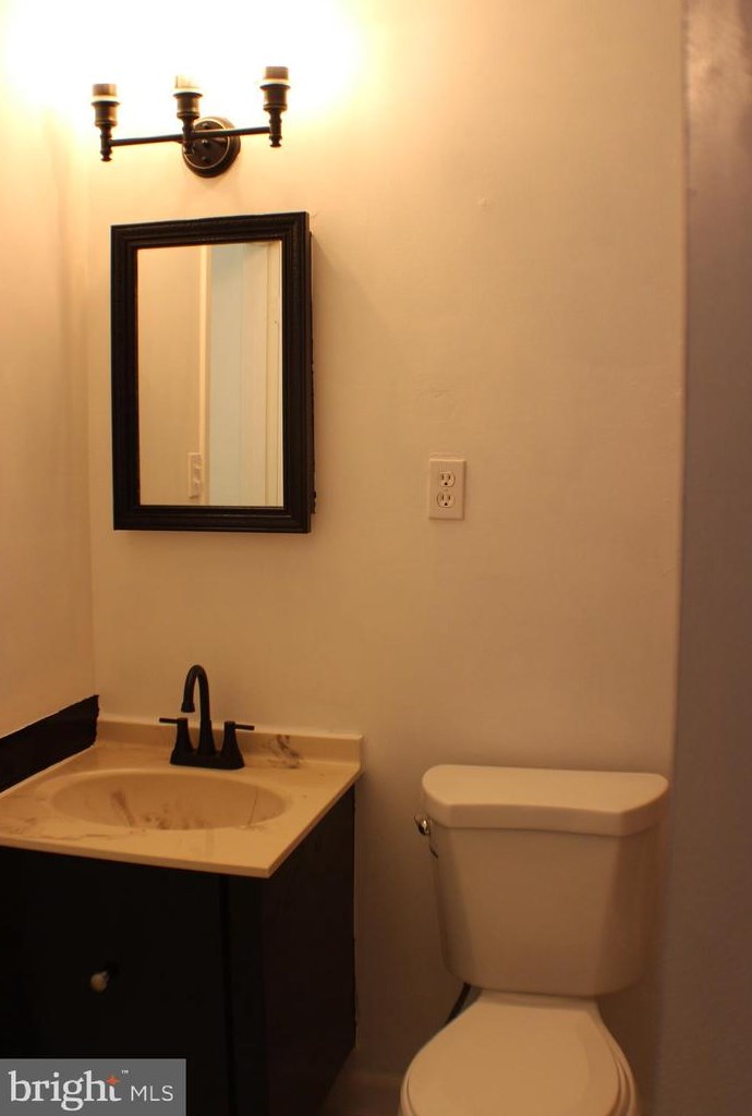 10008 Wedge Way, Gaithersburg MD 20886-1351 exterior