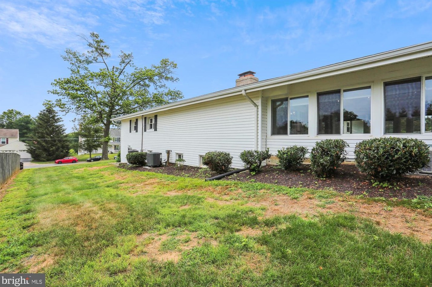 24404 Welsh Rd, Gaithersburg MD  20882-3934 exterior