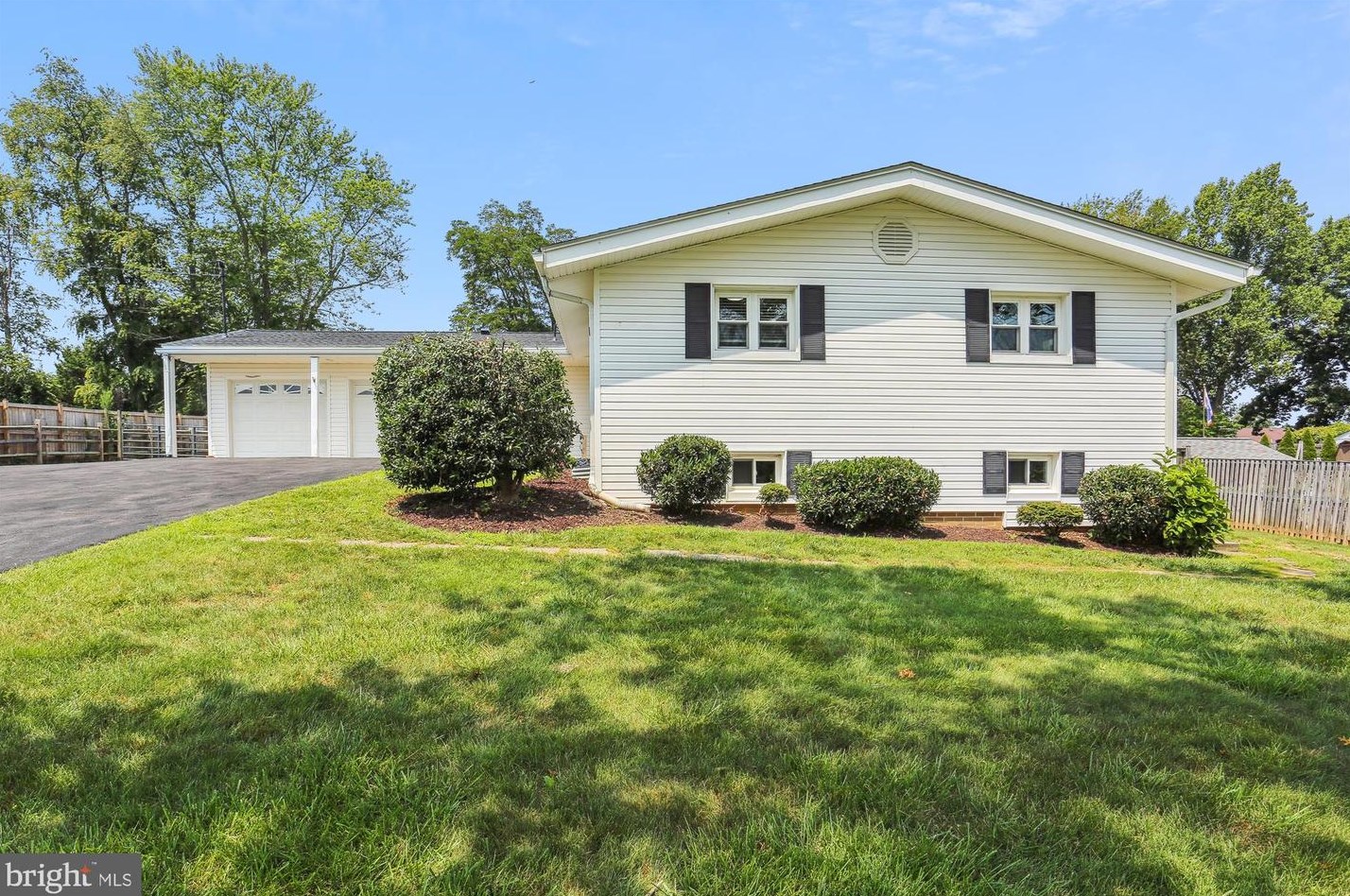 24404 Welsh Rd, Gaithersburg MD  20882-3934 exterior