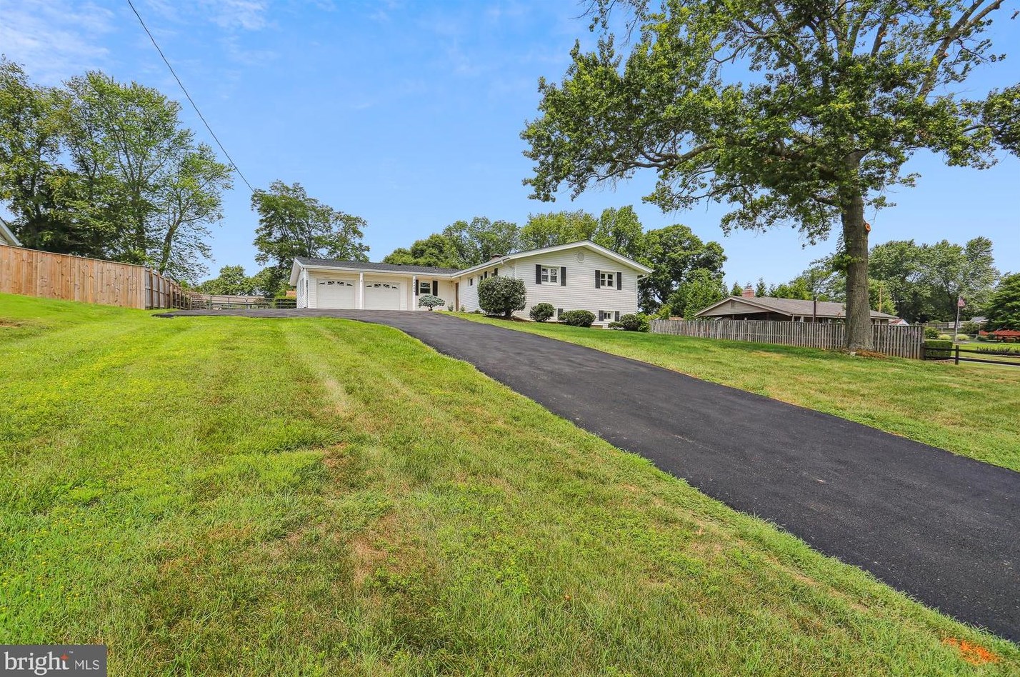 24404 Welsh Rd, Gaithersburg MD  20882-3934 exterior