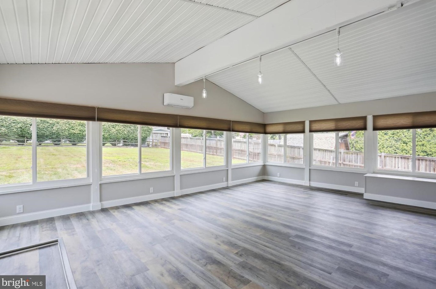 24404 Welsh Rd, Gaithersburg MD  20882-3934 exterior