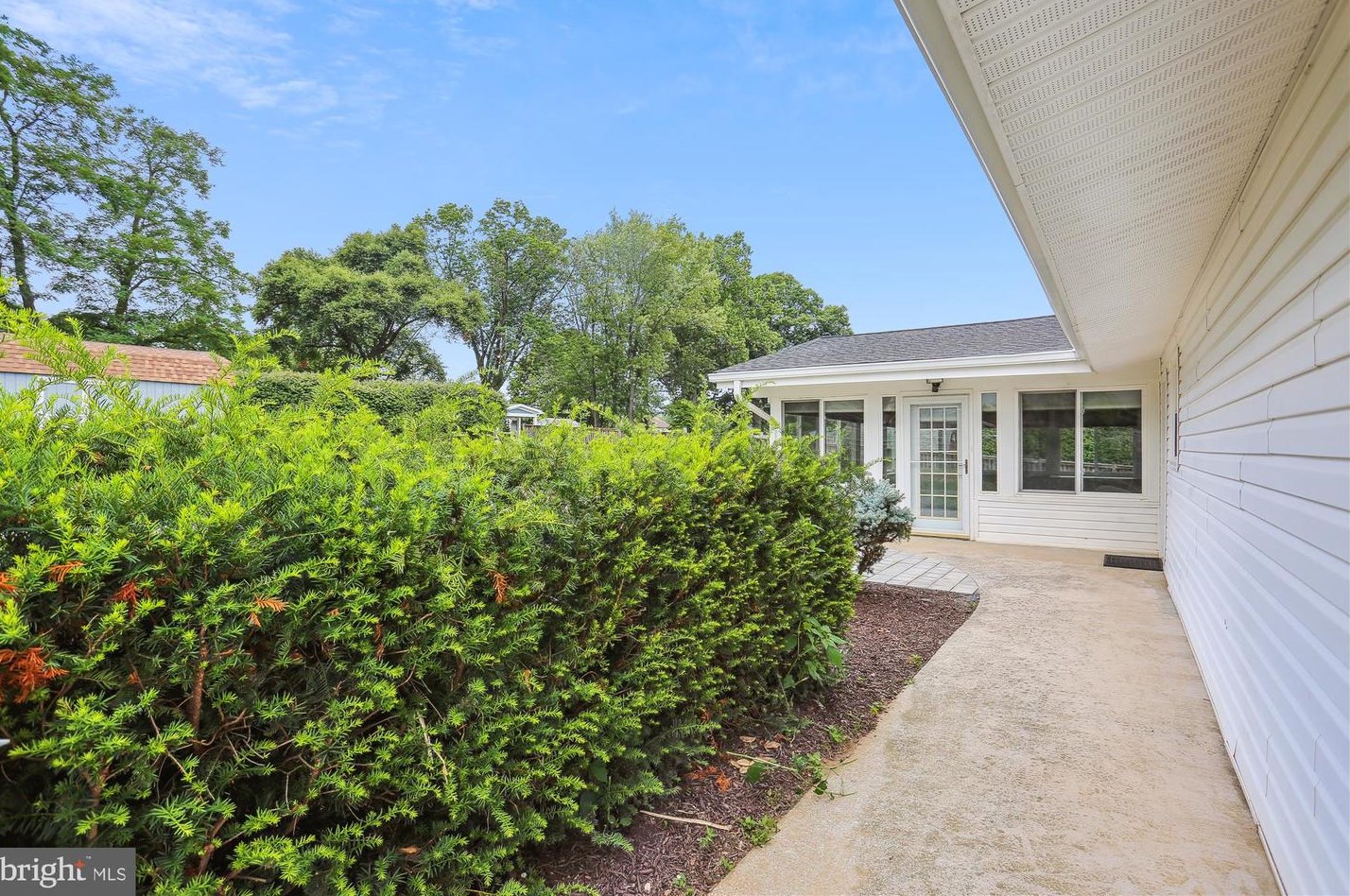 24404 Welsh Rd, Gaithersburg MD  20882-3934 exterior