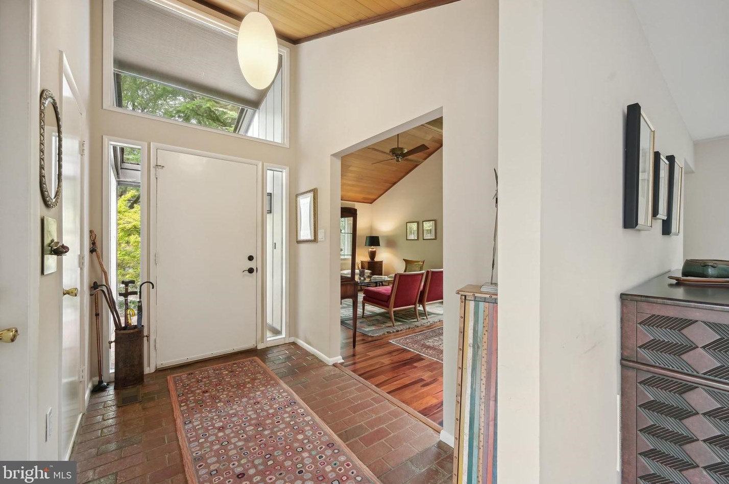 6204 Perthshire Ct, Bethesda, MD 20817-3348