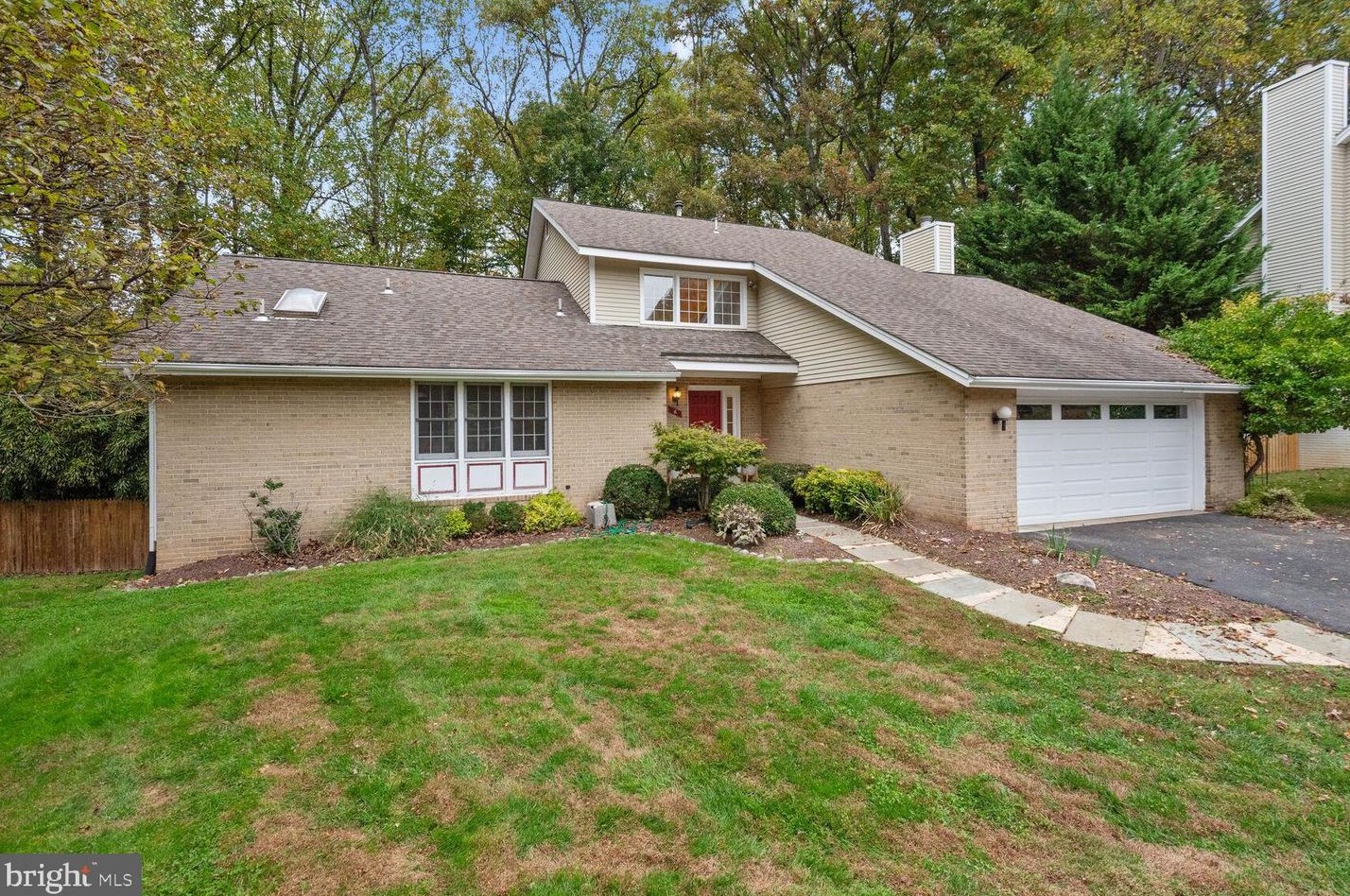 6 Flints Grove Dr, Gaithersburg, MD 20878-2472