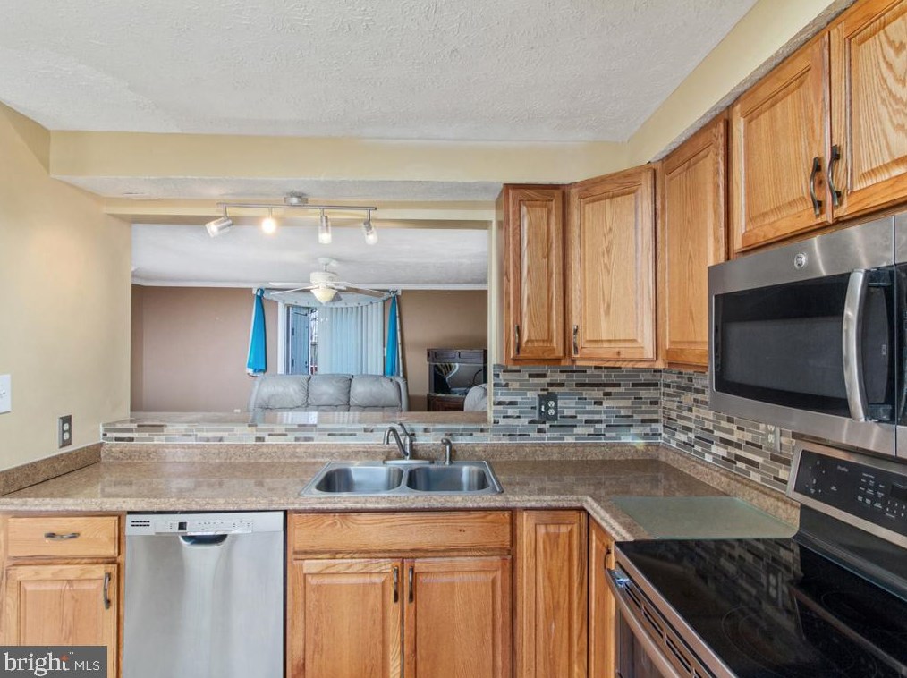 18 Ivy Oak Ct, Gaithersburg MD  20877-3859 exterior