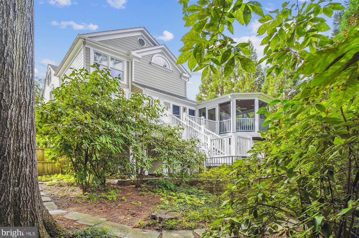 5017 Scarsdale Rd, Bethesda, MD 20816-2437