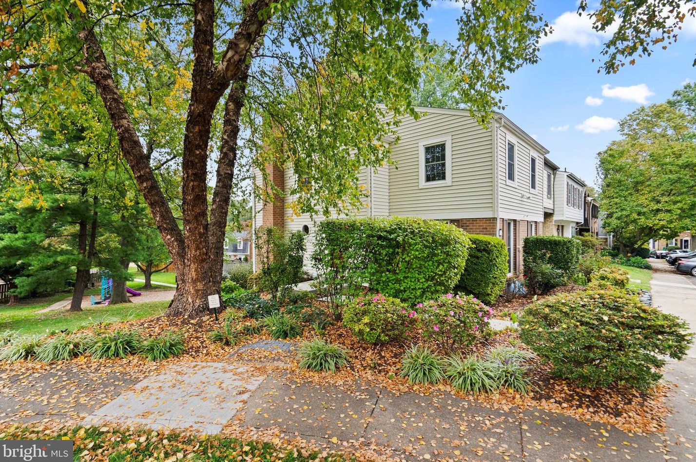57 Oak Shade Rd, Gaithersburg, MD 20878-1049