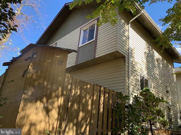 18 Brian Ct, Gaithersburg MD  20877-3425 exterior