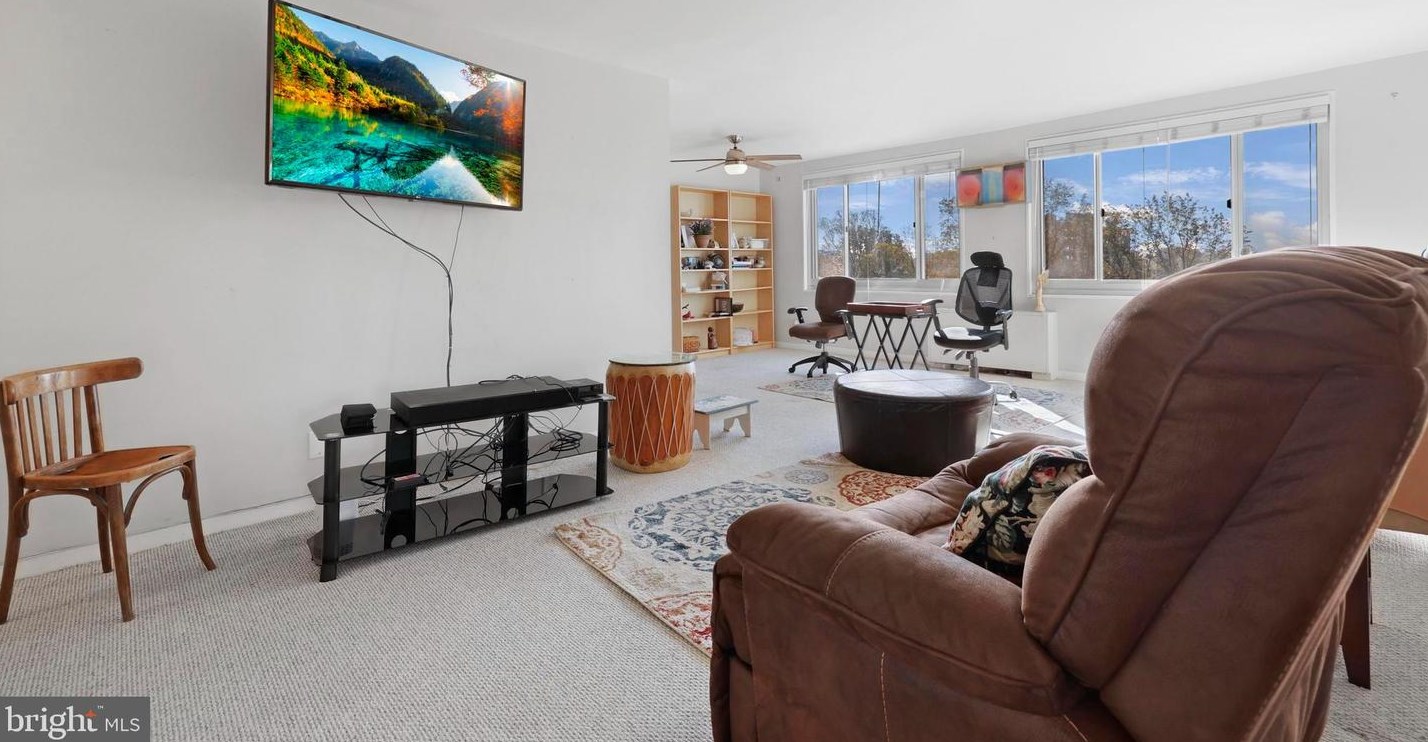 1900 Lyttonsville Rd #1007, Silver Spring, MD 20910