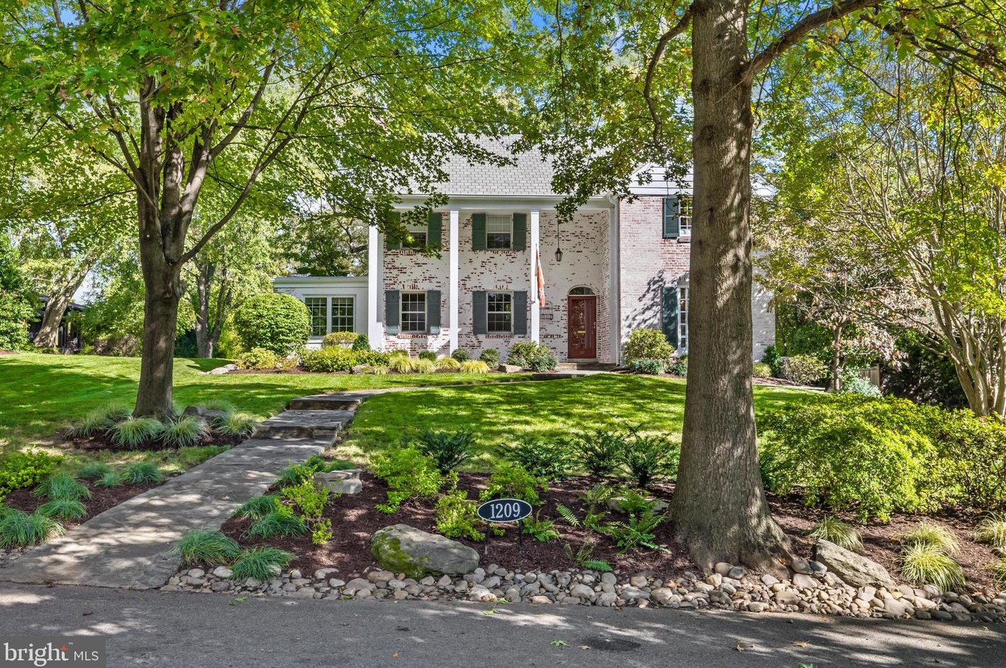 1209 Noyes Dr, Silver Spring, MD 20910