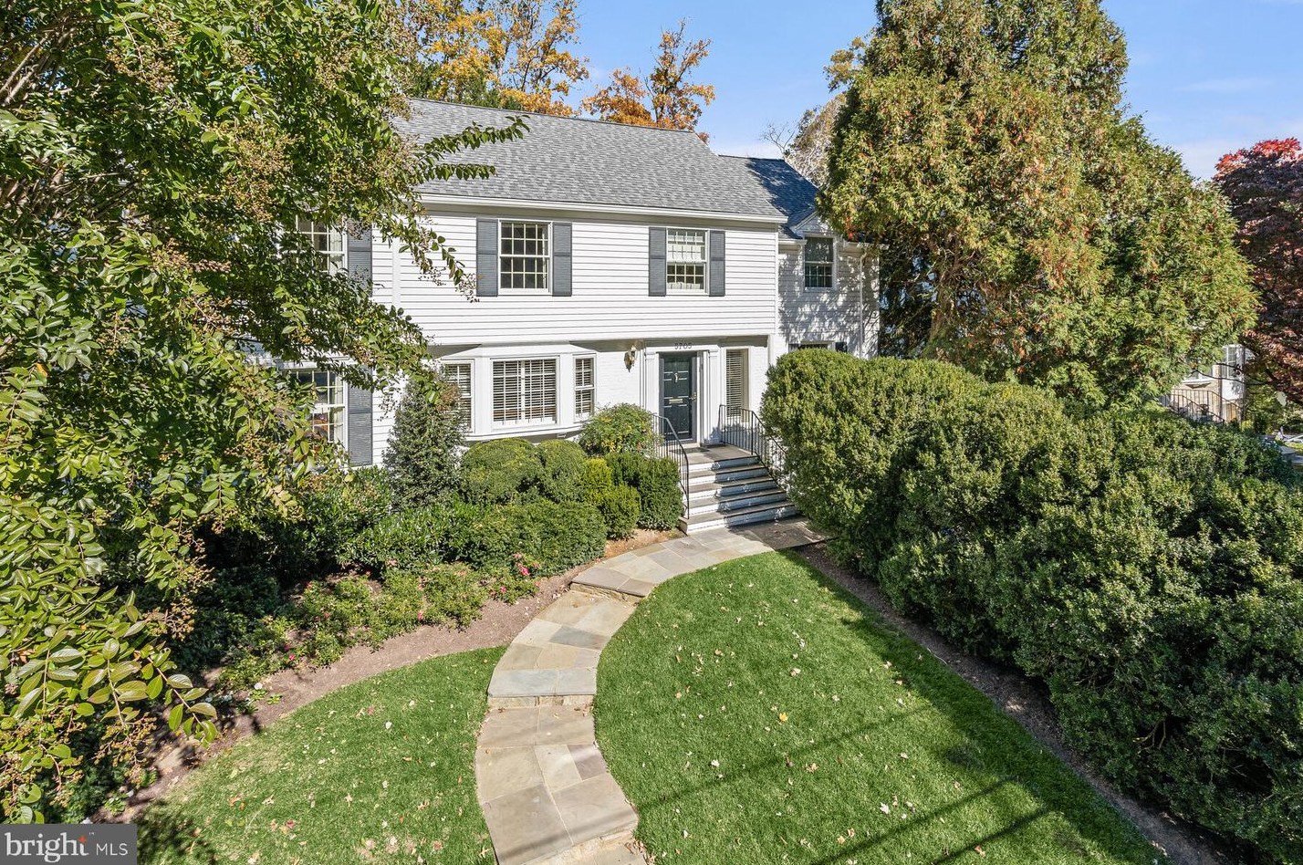 5705 Rockmere Dr, Bethesda, MD 20816-2448