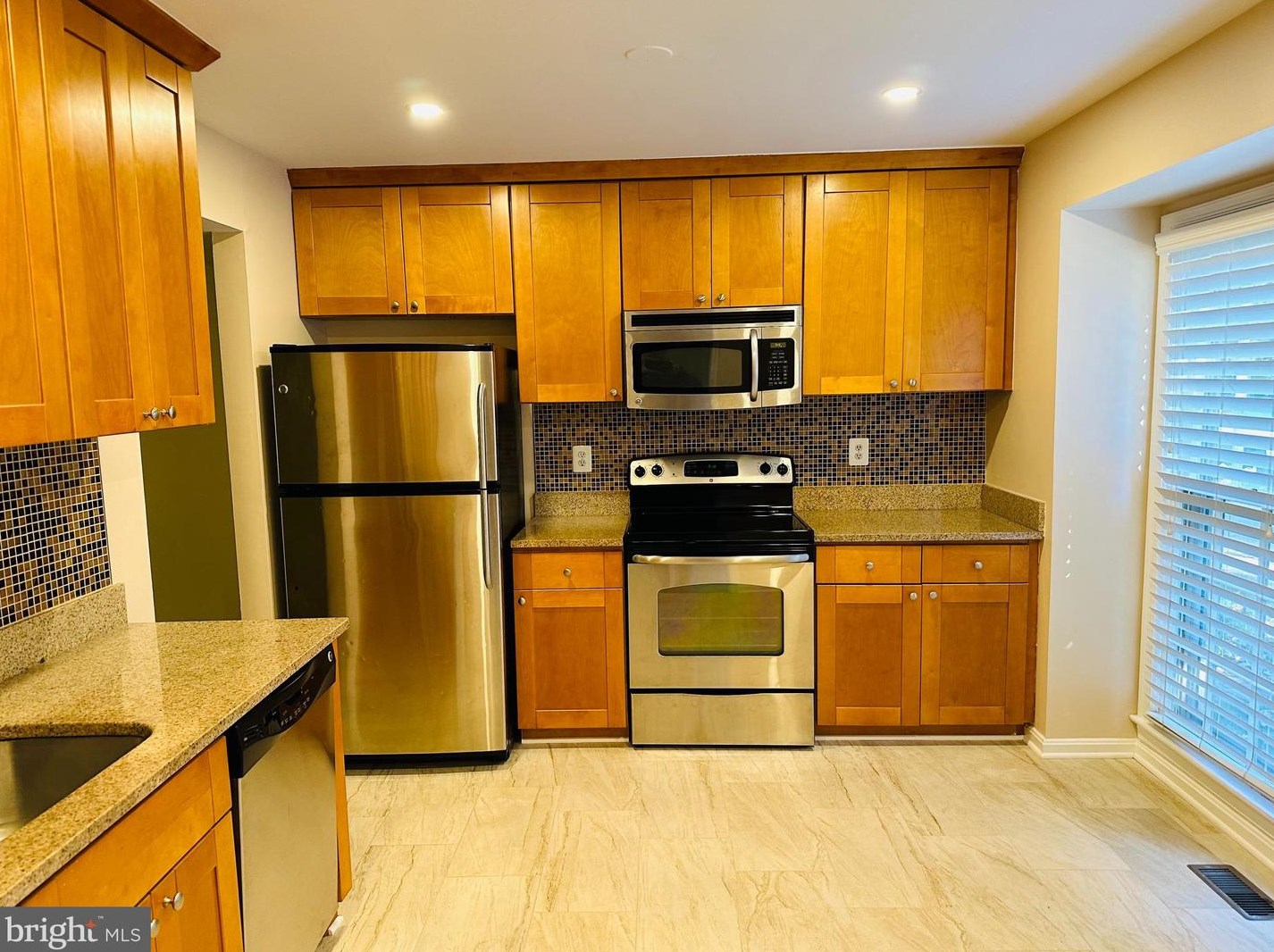 10028 Maple Leaf, Gaithersburg, MD 20886