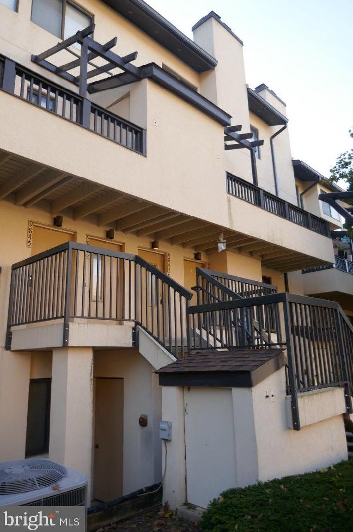 9841 Hellingly Pl, Gaithersburg MD  20886-0571 exterior