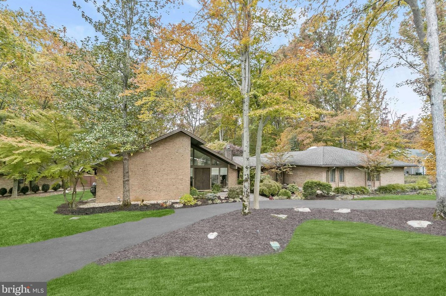 8904 Iron Gate Ct, Rockville, MD 20854-4724