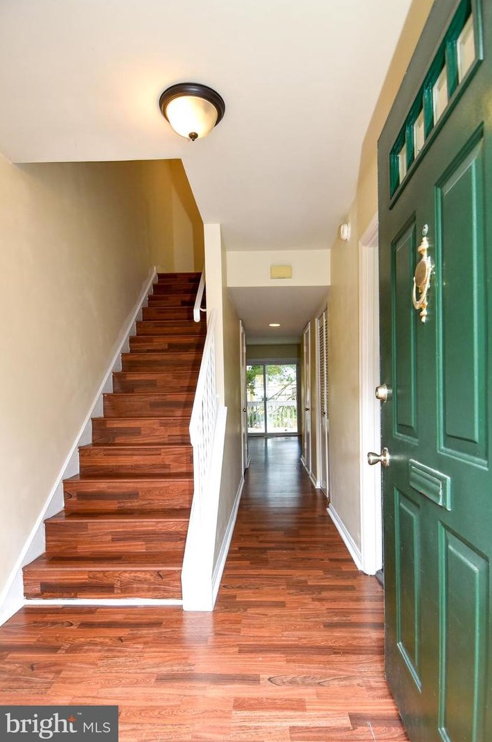 9909 Maple Leaf Dr, Gaithersburg, MD 20886