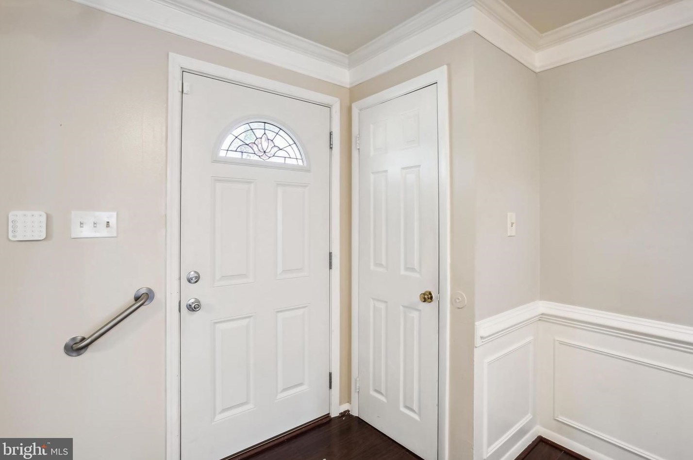 18632 Chickadee Ln, Gaithersburg, MD 20879-1740