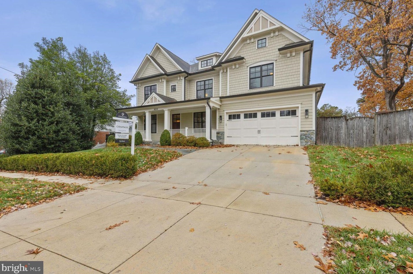 9212 Adelaide Dr, Bethesda, MD 20817
