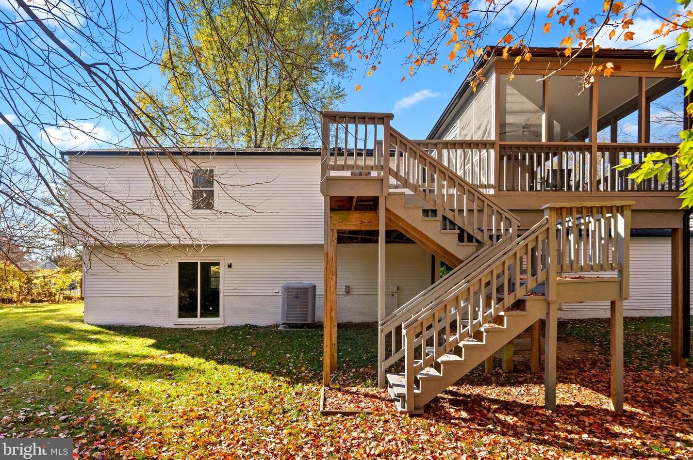 620 Poplarwood Pl, Gaithersburg MD  20877-1257 exterior