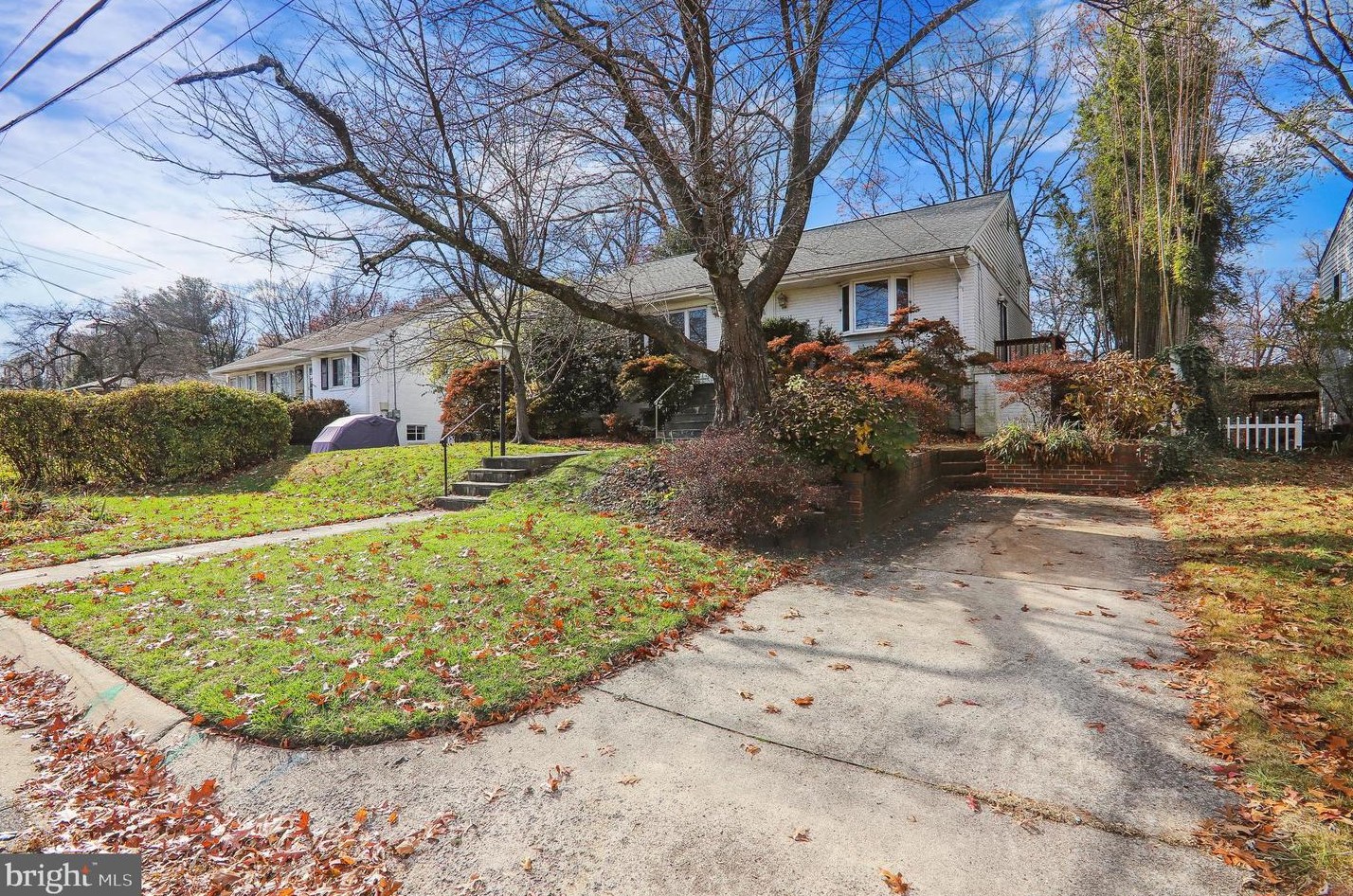 9202 Chanute Dr, Bethesda, MD 20814-3943