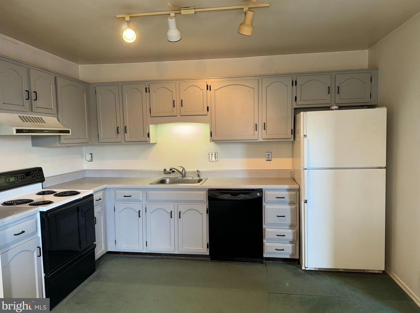 9509 Briar Glenn Way, Gaithersburg MD  20886-1330 exterior