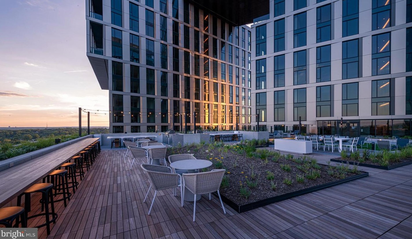 4710 Elm St, Bethesda, MD 20814-2901