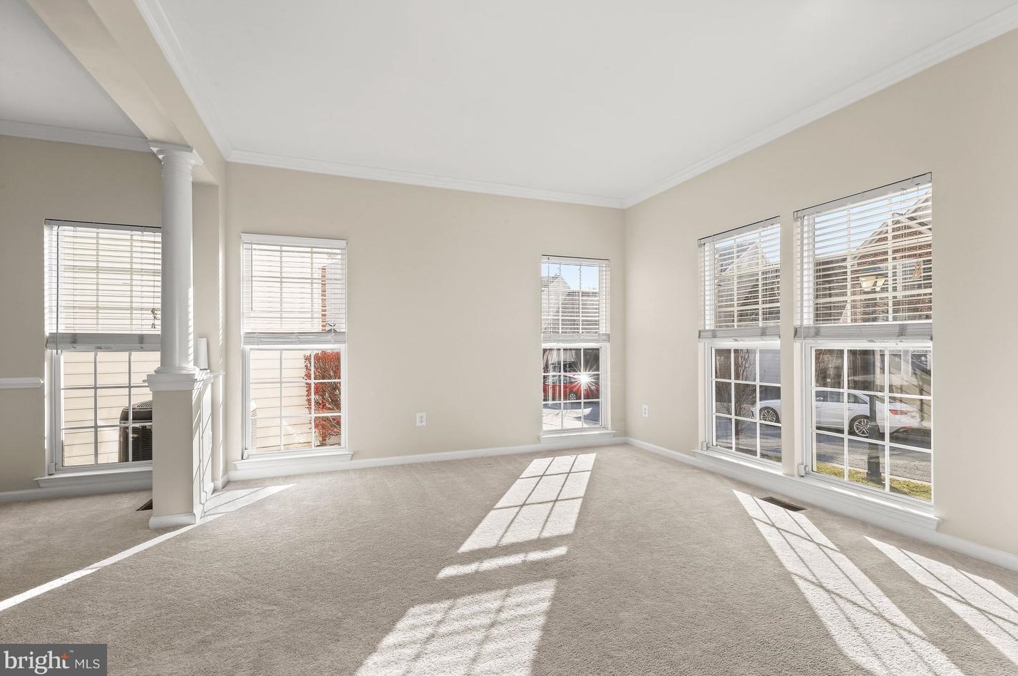 736 Summer Walk Dr, Gaithersburg, MD 20878-5820