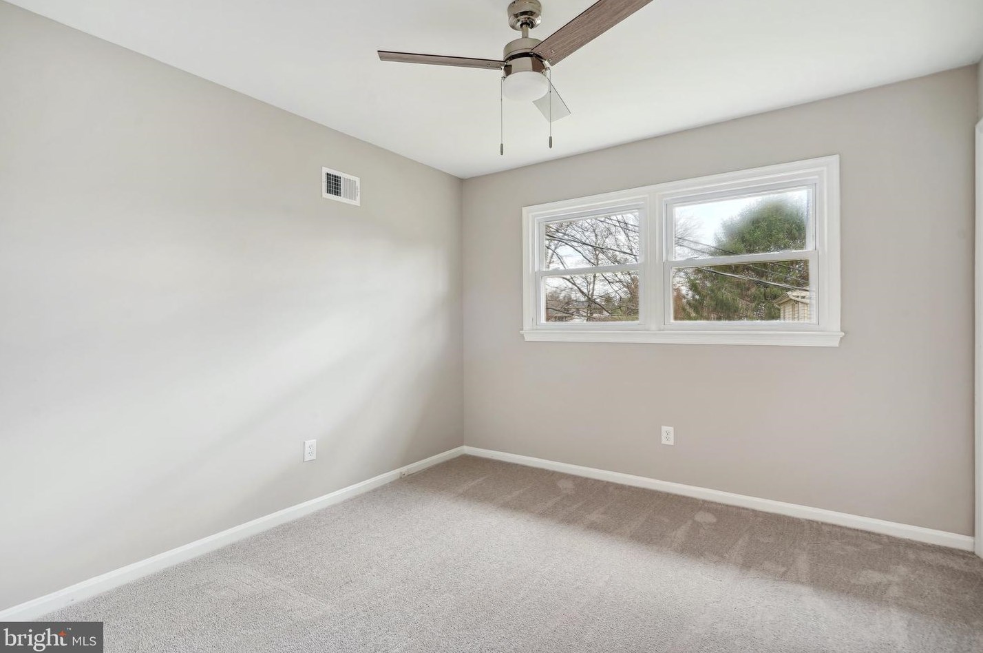 17613 Ml Crk Dr, Rockville MD 20855-1000 exterior