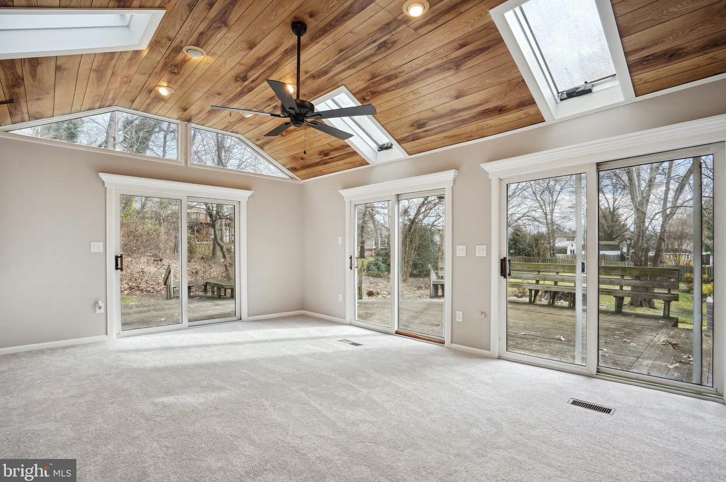 17613 Ml Crk Dr, Rockville MD 20855-1000 exterior