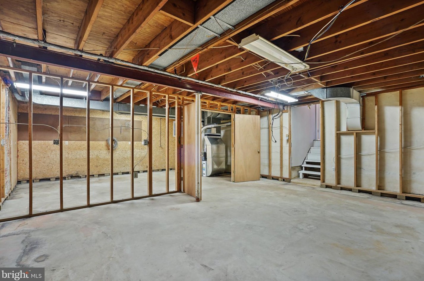 17613 Ml Crk Dr, Rockville MD 20855-1000 exterior