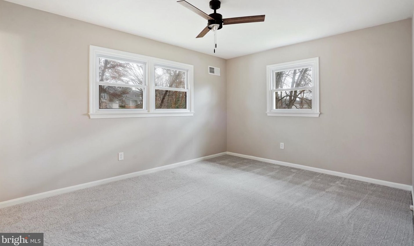 17613 Ml Crk Dr, Rockville MD 20855-1000 exterior