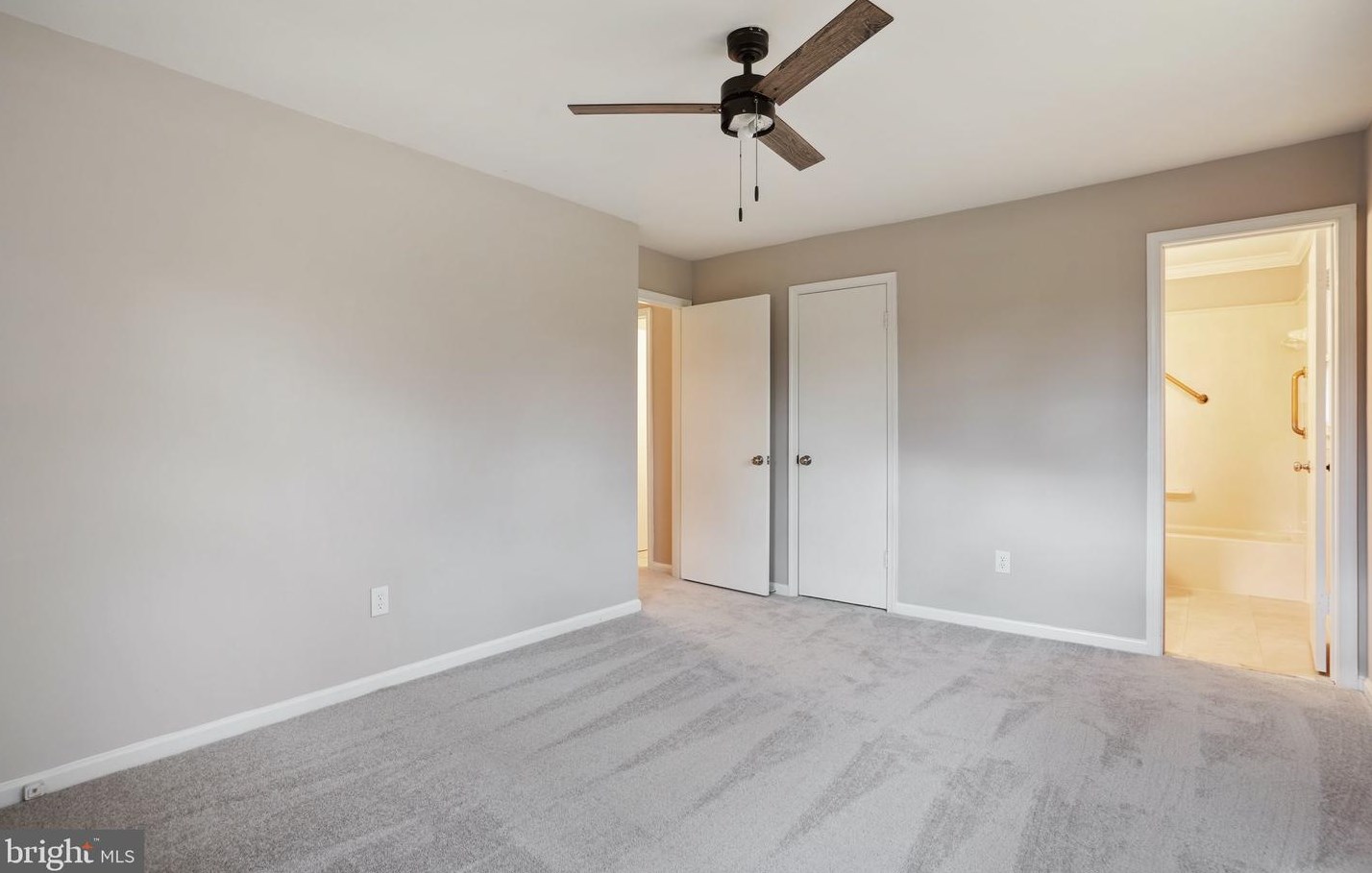 17613 Ml Crk Dr, Rockville MD 20855-1000 exterior