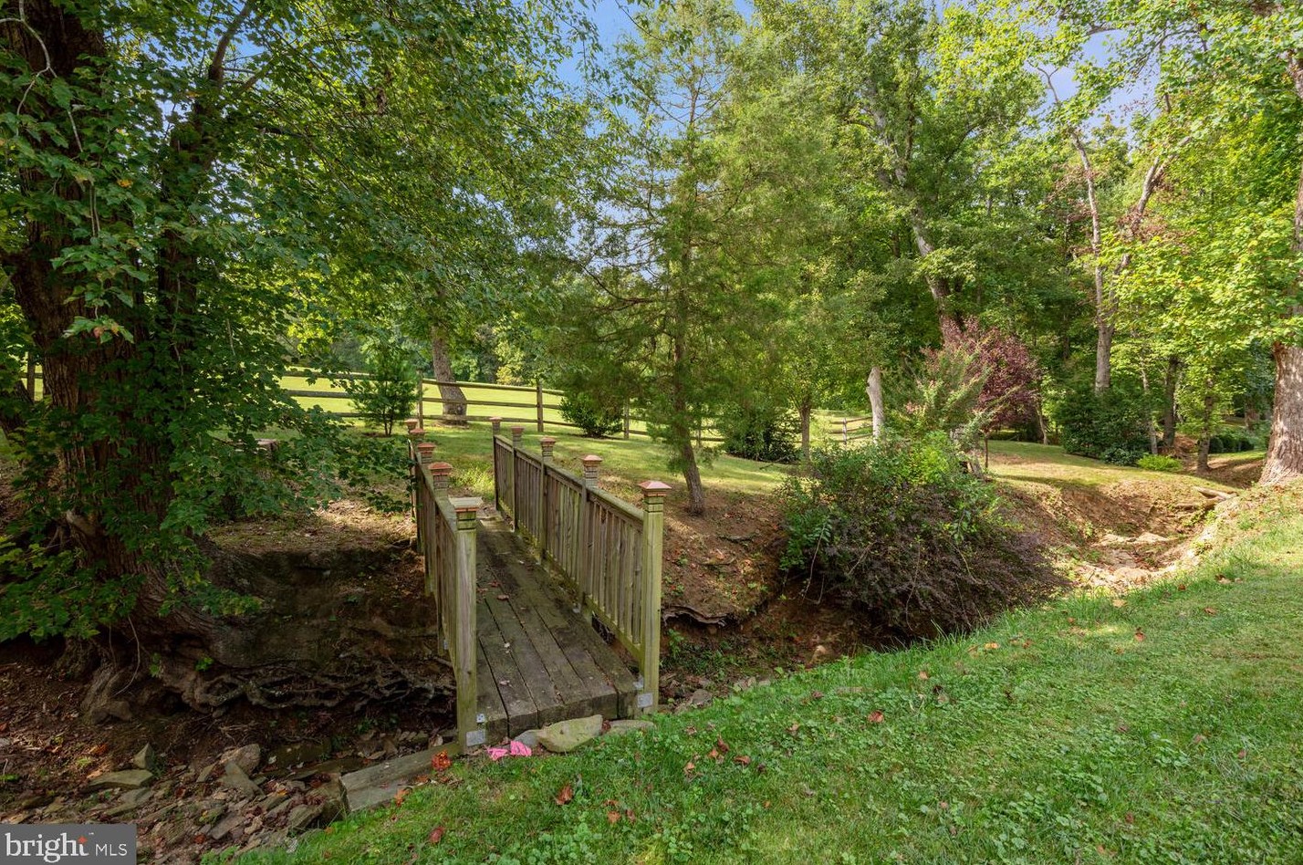 12716 Split Creek Ct, Gaithersburg MD  20878-5900 exterior