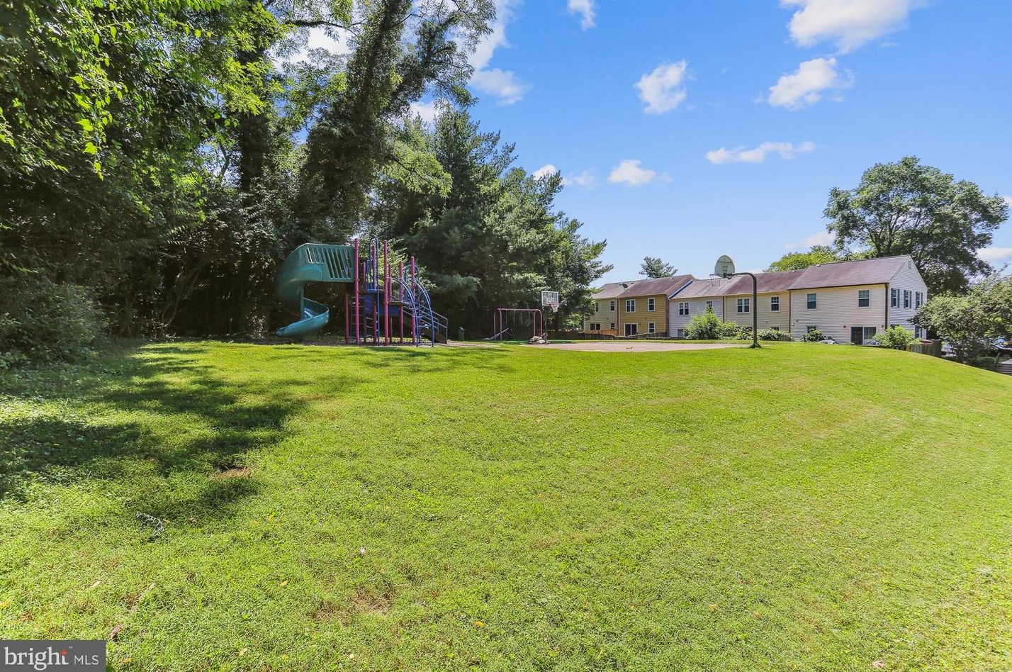 552 Monet Dr, Rockville MD 20850-3022 exterior