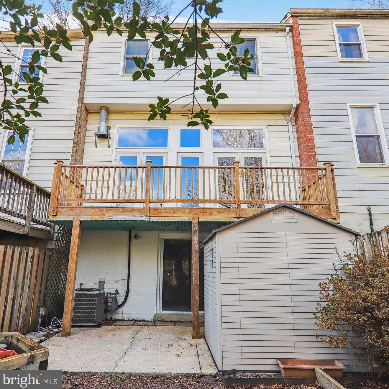 552 Monet Dr, Rockville MD 20850-3022 exterior