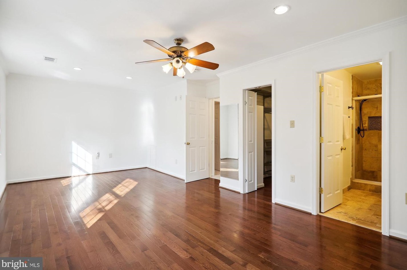 552 Monet Dr, Rockville MD 20850-3022 exterior