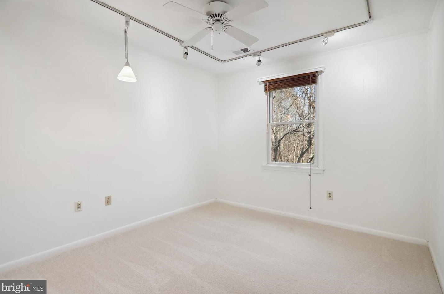 552 Monet Dr, Rockville MD 20850-3022 exterior