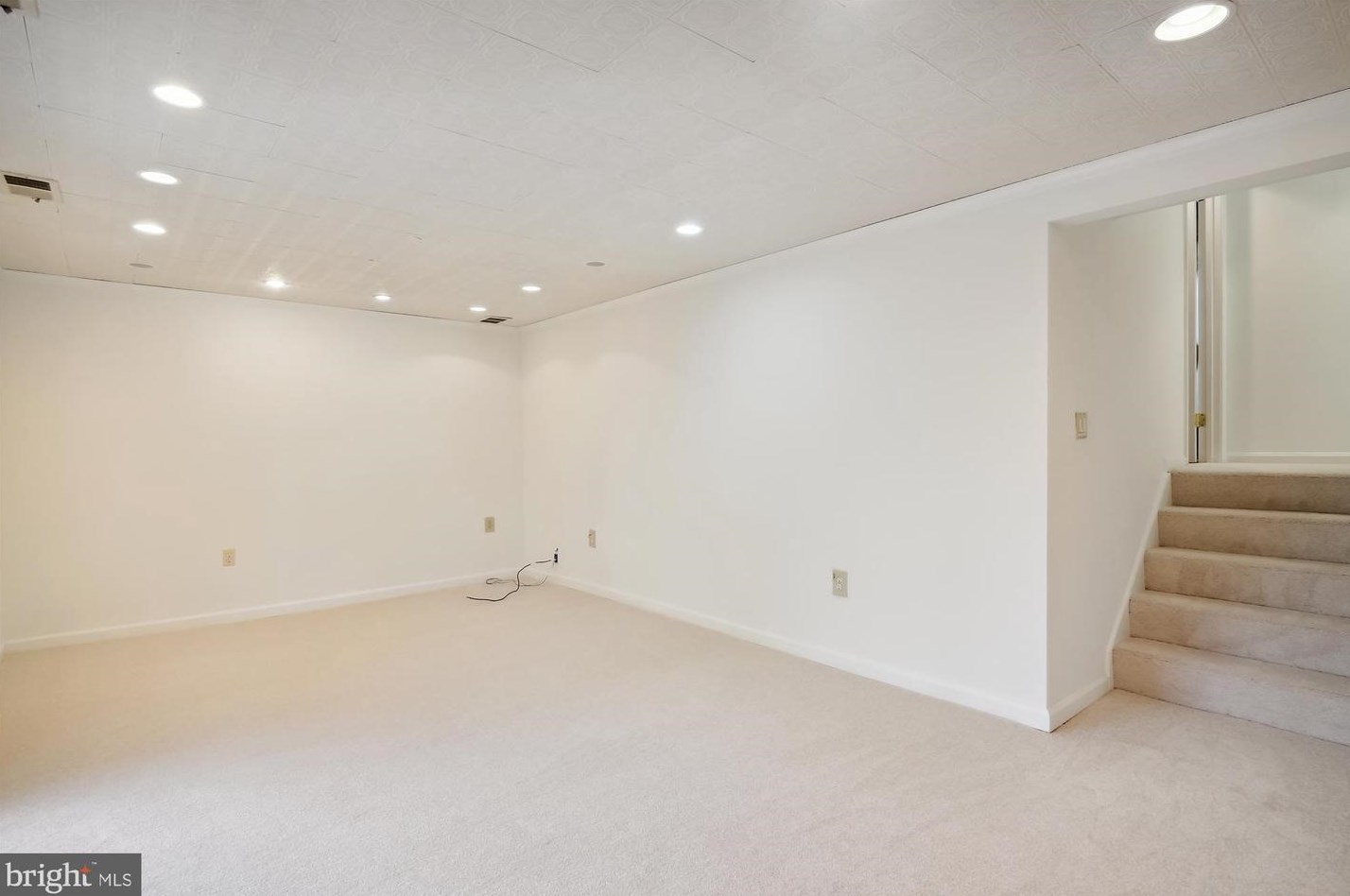 552 Monet Dr, Rockville MD 20850-3022 exterior