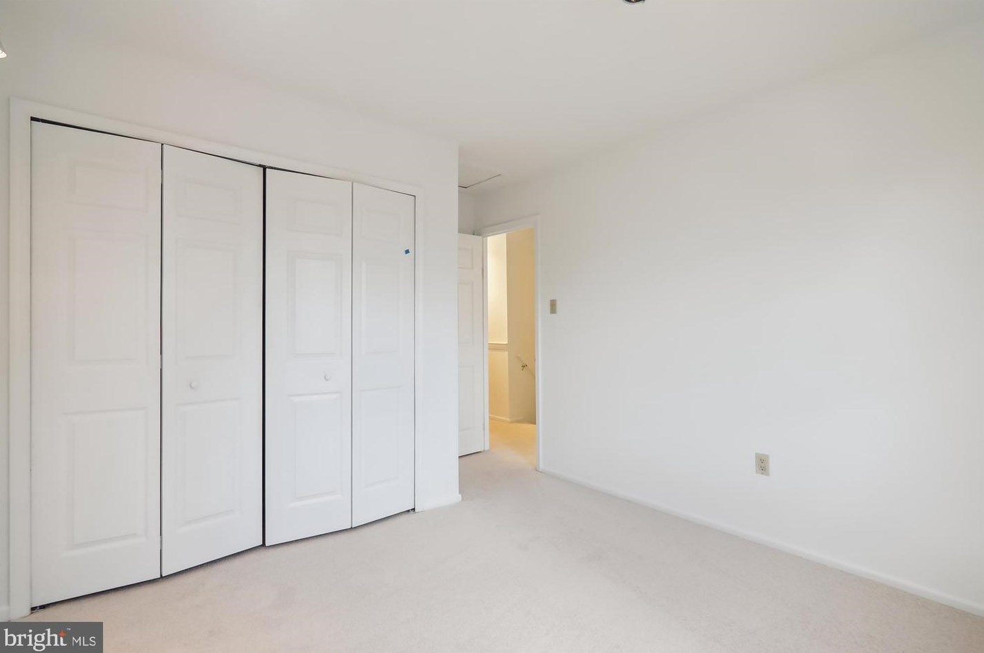 552 Monet Dr, Rockville MD 20850-3022 exterior