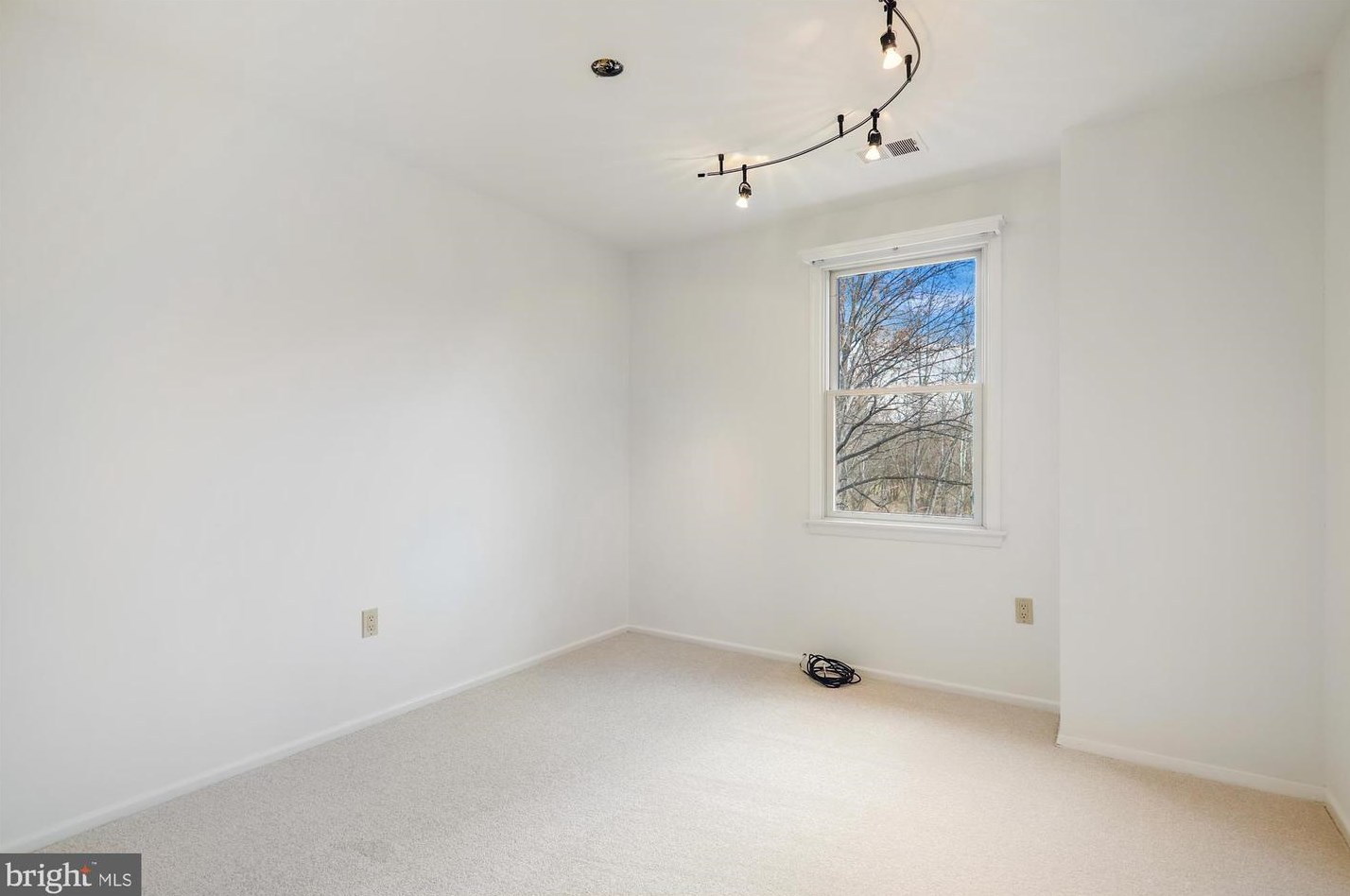 552 Monet Dr, Rockville MD 20850-3022 exterior