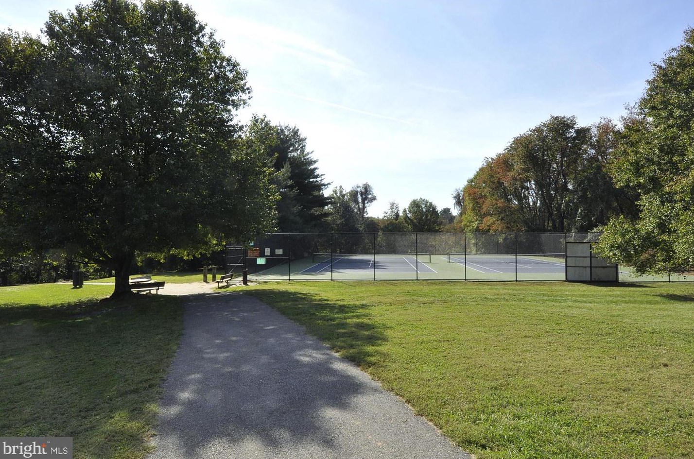 552 Monet Dr, Rockville MD 20850-3022 exterior